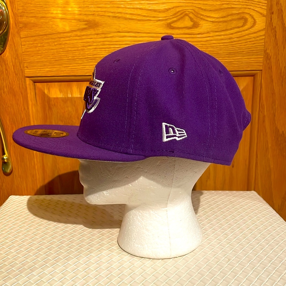 Lakers Snapback Cap - Picture 3 of 6